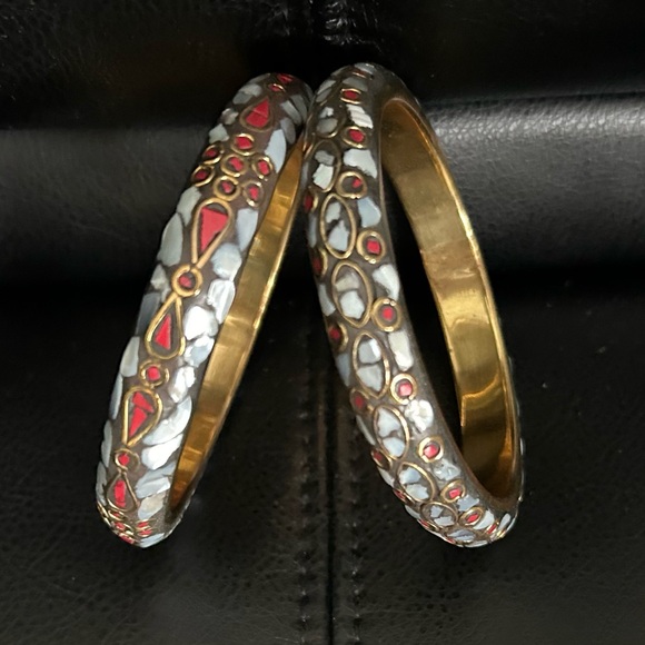 Pair of Beaded Bangle Cuff Bracelets in gold tone with White and Red Beads - Picture 7 of 12